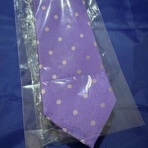 New in Package BG (bi:dzi:) lavender and white polka dot silk tie